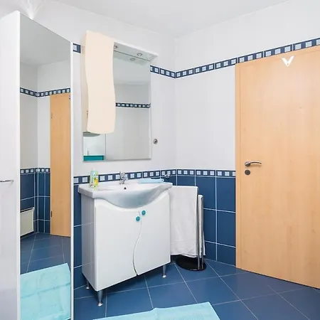 Apartment Tin Mit Meerblick *
