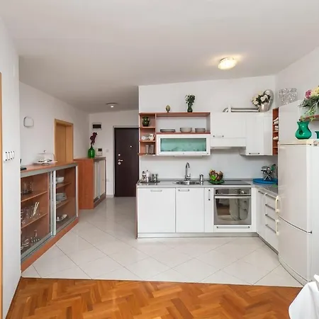 Tin Mit Meerblick Apartment Kovacic