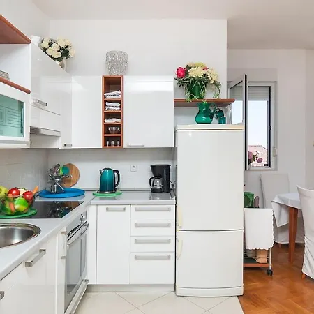 Apartment Tin Mit Meerblick